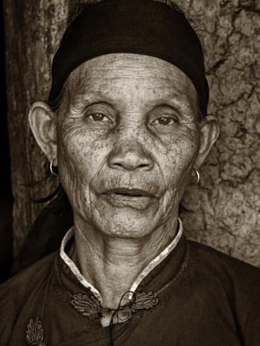 Ethnic Minority Hainan BW 04 